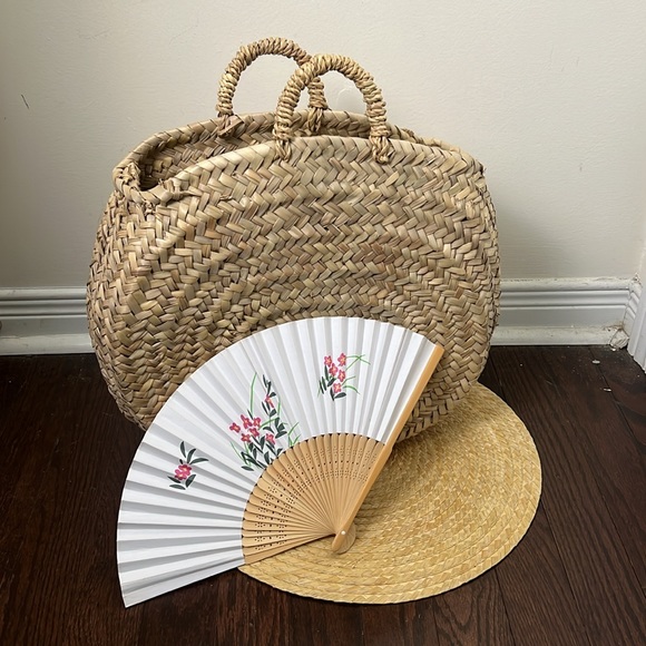 Vintage Handbags - Vintage Cottagecore Bali Straw Bag